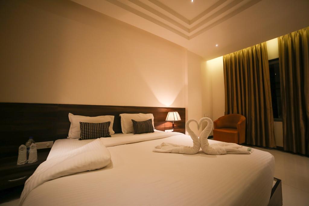 Meghdoot Hotel & Resort Удджайн Екстер'єр фото